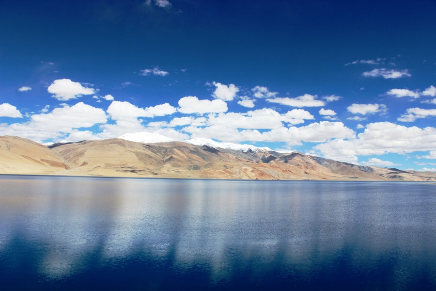 Ladakh, the land dances between mountains and Lake